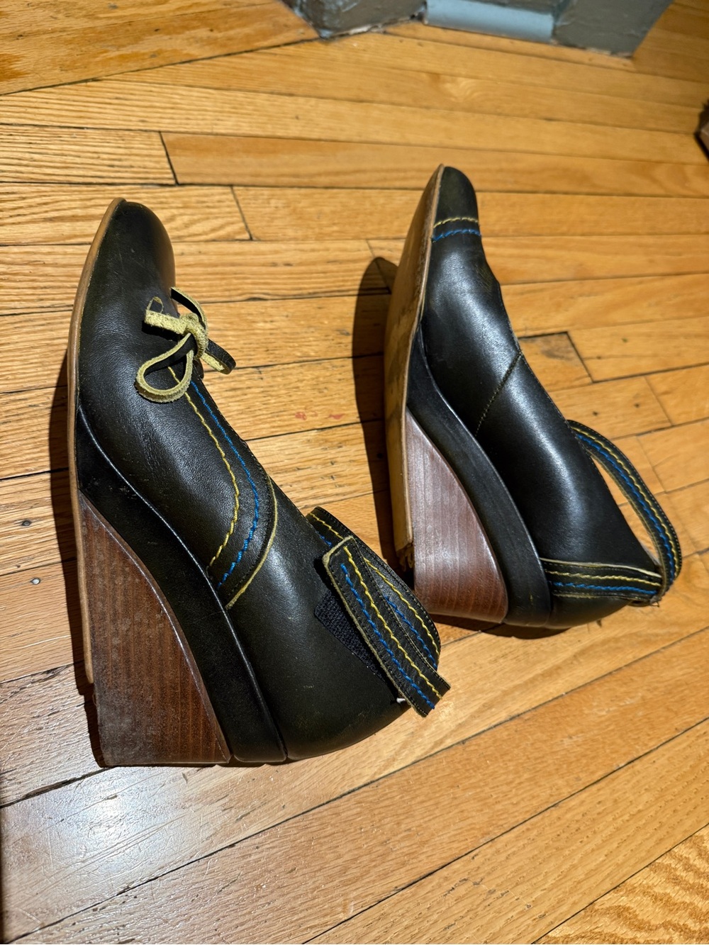 Fly London Wedge Shoes w Ankle Strap - Heel Needs Repair - Picture 3 of 11